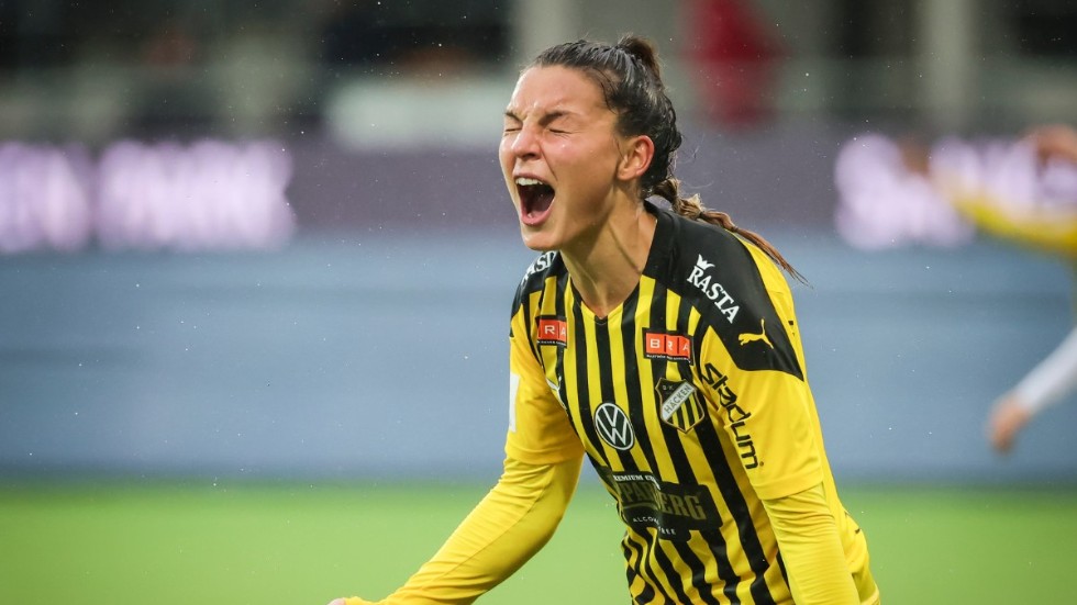 Häckens Johanna Rytting Kaneryd jublar med efter sitt 2-0-mål under lördagens fotbollsmatch i damallsvenskan mellan Häcken och Rosengård på Bravida Arena.