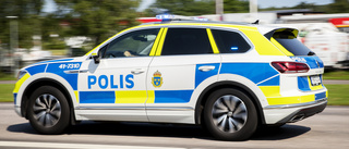 Misshandel i Rosenkälla: Flera polisbilar på plats