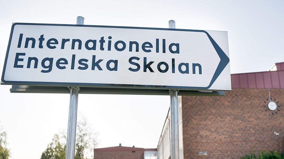 Internationella Engelska Skolan anklagas av en tankesmedja att orsaka skolornas underskott i Skellefteå.
