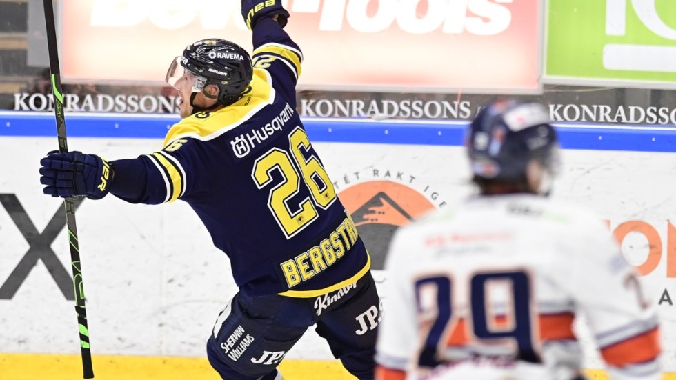 Alexander Bergström firar efter segermålet i förlängning i Smålandsderbyt över Växjö.