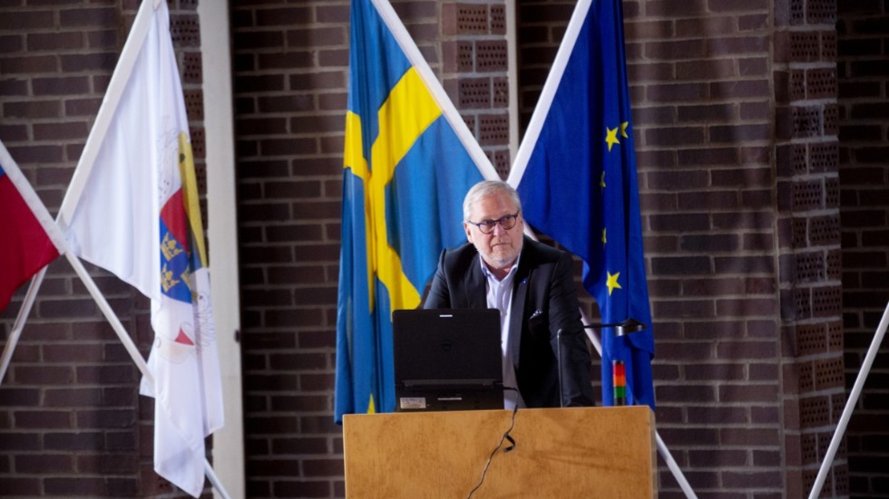 Håkan Johansson (M) konstaterar att det blir svårt för Alliansen att själva få majoritet i Piteå, och öppnar för samarbete med Sverigedemokraterna.