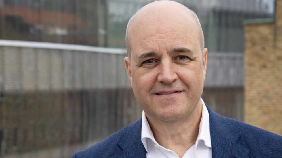 Tidigare statsministern Fredrik Reinfeldt är enligt debattören från SD inte mycket till försvars-och säkerhetspolitisk expert. 
