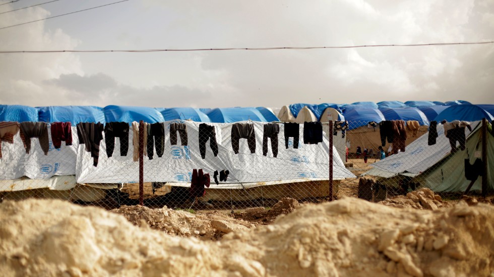 Lägret i Al Hol. Här hålls tiotusentals kvinnor och barn som är kopplade till IS instängda.