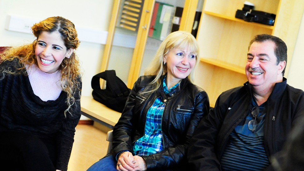 Nda Abdullah, Vaike Badr och Fouad Badr i klassrummet på Vimmerby folkhögskola för fem år sedan.