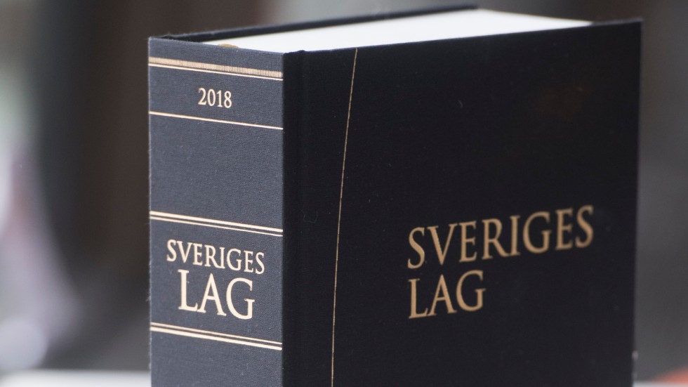 En man i 20-årsåldern åtalas vid Skaraborgs tingsrätt för sexuellt ofredande och utnyttjande av barn för sexuell posering. Arkivbild.