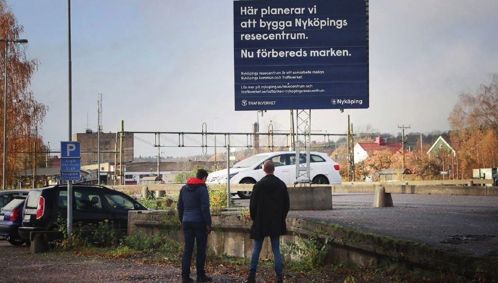 Det är inte en höghastighetsbana som lokalpolitikerna vill ha, utan en regionbana! Men det förstår de tydligen inte själva, skriver Håkan Norén. 