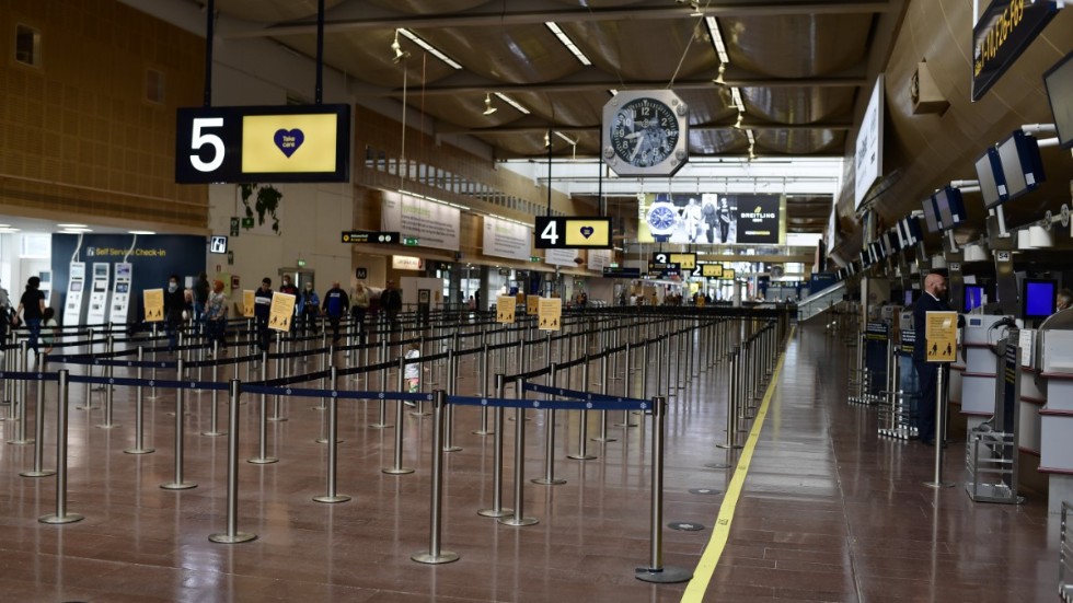 Den 4 december 2019 rånades en kurir från ett växlingsföretag vid Arlanda flygplats på en väska med kontanter och guldtackor för ett mångmiljonbelopp.