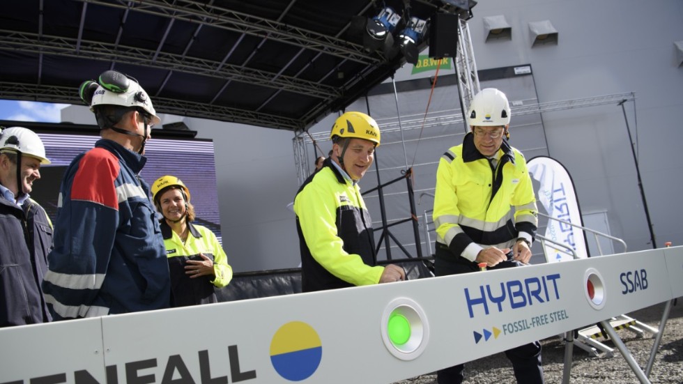 ”Det är viktigt att människor som bor i Sverige förstår hur stort det här är. Det är ett epokskifte i svensk stålindustri”, sa statsminister Stefan Löfven (S) under måndagens invigning hos Hybrit i Luleå.