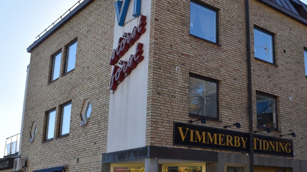 En lokalt förankrad chefredaktör och två allmänreportrar ska förstärka Vimmerby Tidning. 
