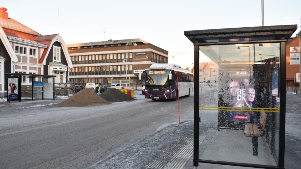Skribenten berättar om obehaget han upplever i busskurerna på Stationsgatan.