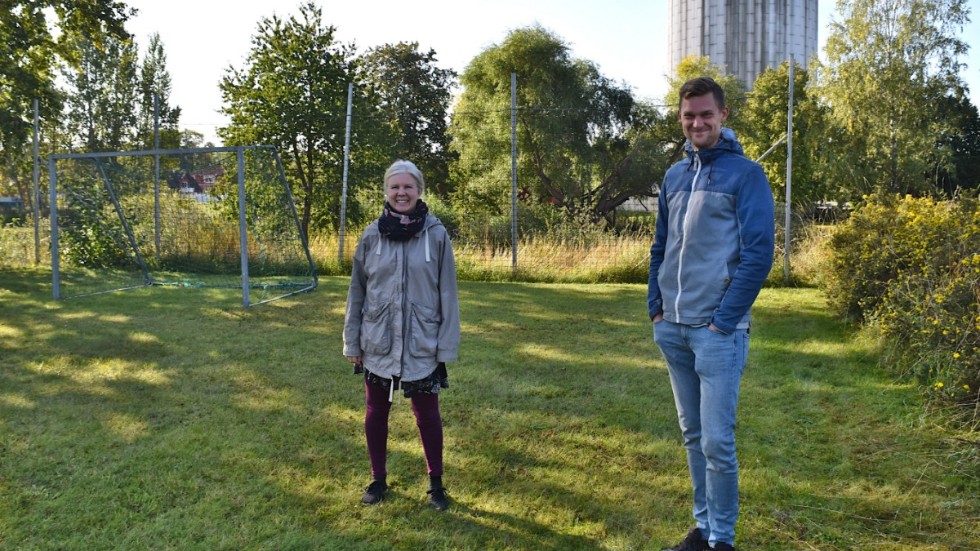 Samordnaren Petra Kjellgren och pastorn Fredrik Lindé hoppas att pumptrackbanan kan uppmuntra till spontan rörelse som inte är så bunden av specifika tider som lagsporter kan vara.