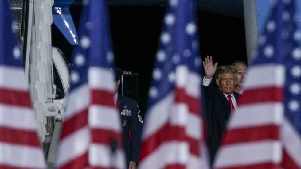 USA:s president Donald Trump vinkar till anhängare tidigare under torsdagen.