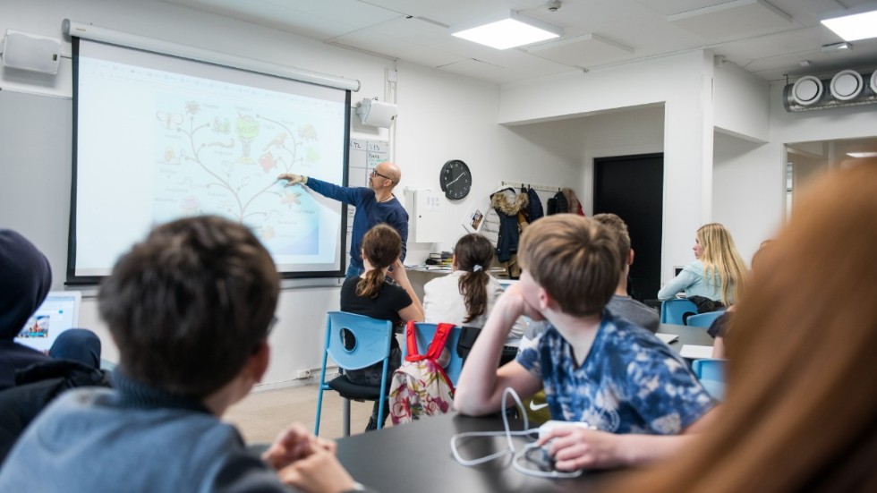 Lärare har många gånger svårt att upprätthålla social distans i klassrummen. Arkivbild från mellanstadieskola i Limhamn.