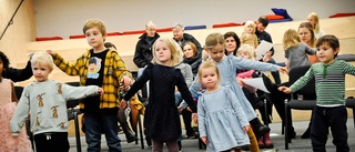 Sångskatten på stadsbibblan i Skellefteå – en föreställning där barnen sjöng med: ”Jag älskar äpplen”