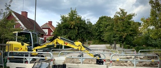 Vattenläcka i centrala Nyköping – villagata avstängd under reparation