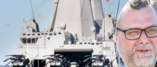 Örlogsfartyget vid kryssningskajen – besöket kan ha dold agenda • Experten: ”Kanske inte en slump”