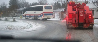 Bussturer ställs in i halkan