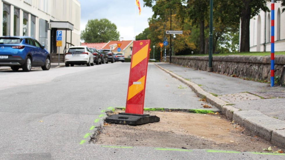 Under augusti påbörjades ett stort vägarbete med att asfaltera om ett tiotal gator i Vimmerby. Nu fortsätter arbetet med att rusta upp gatorna i stan.