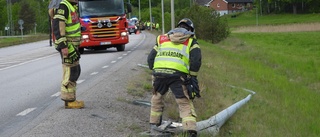 Olycka i Kimstad – personbil körde ner lyktstolpe