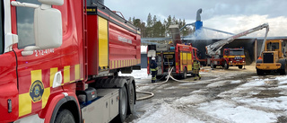 Kraftig brand i Ostvik – släckning pågick i flera timmar