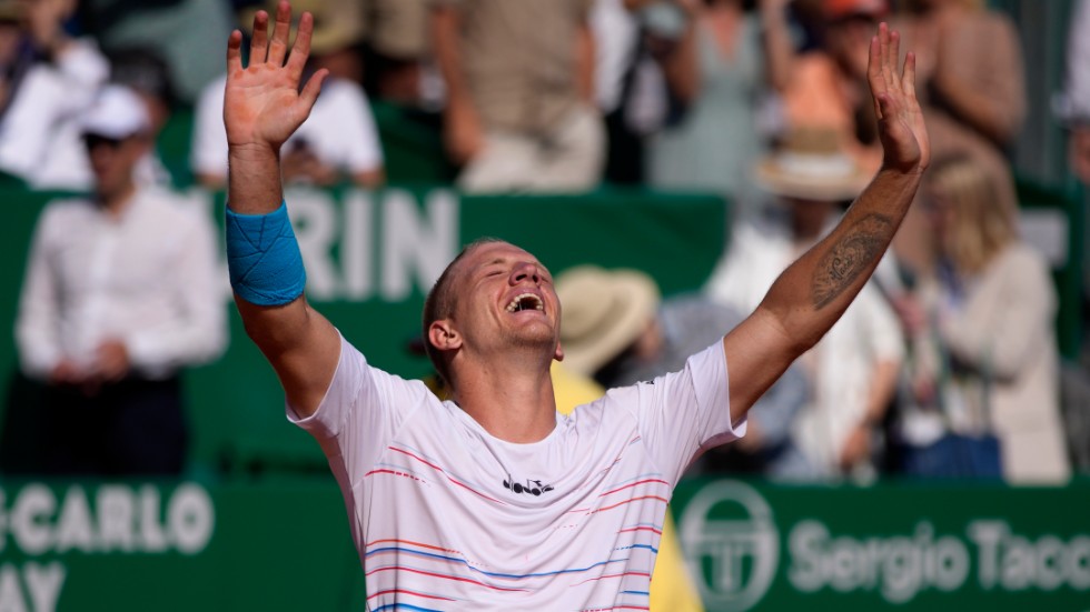 Alejandro Davidovich Fokina efter segern mot Grigor Dimitrov i semifinalen i ATP Masters i Monte Carlo.