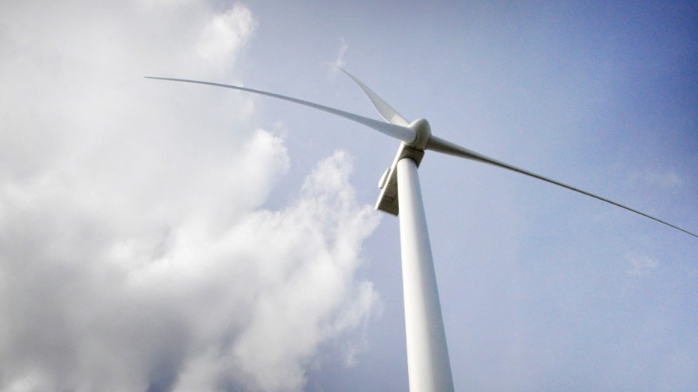 RVNO undrar om hårdare krav kommer ställas på Holmen gällande säkerhetsavstånd till vindkraftverk.