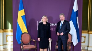 Finland leder Sverige in i Nato med bestämda steg