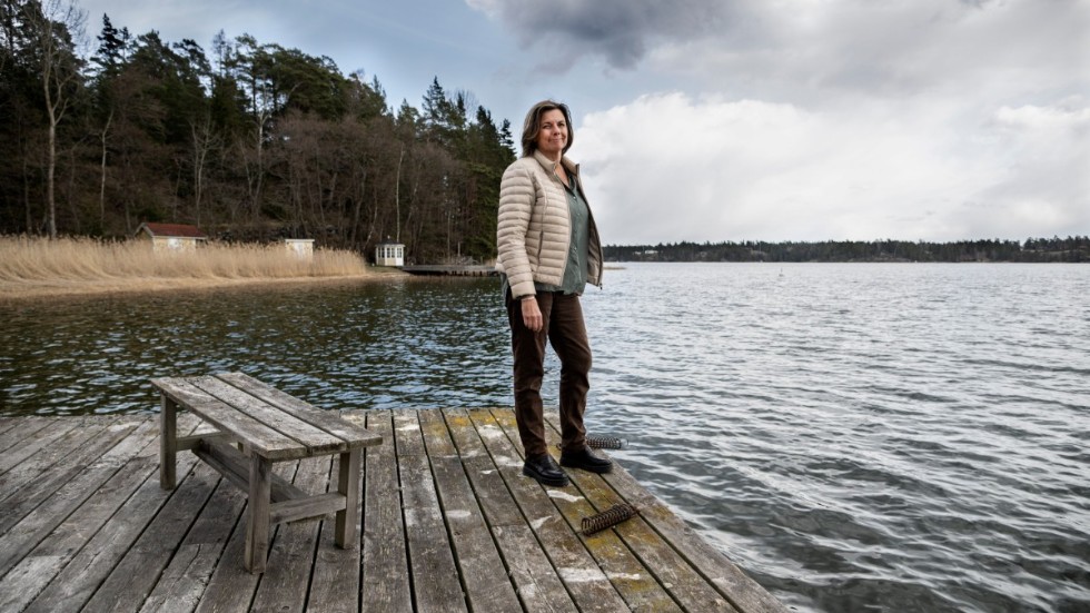 Ex-ministern och det tidigare språkröret Isabella Lövin har lämnat politiken men är fortsatt engagerad i frågor som rör hav och klimat. Nu är hon aktuell med en ny bok som samlar hennes tankar, erfarenheter och analys efter tolv år i politiken.