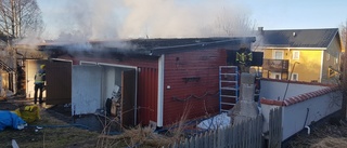Brand i förrådsbyggnad i Svartöstan