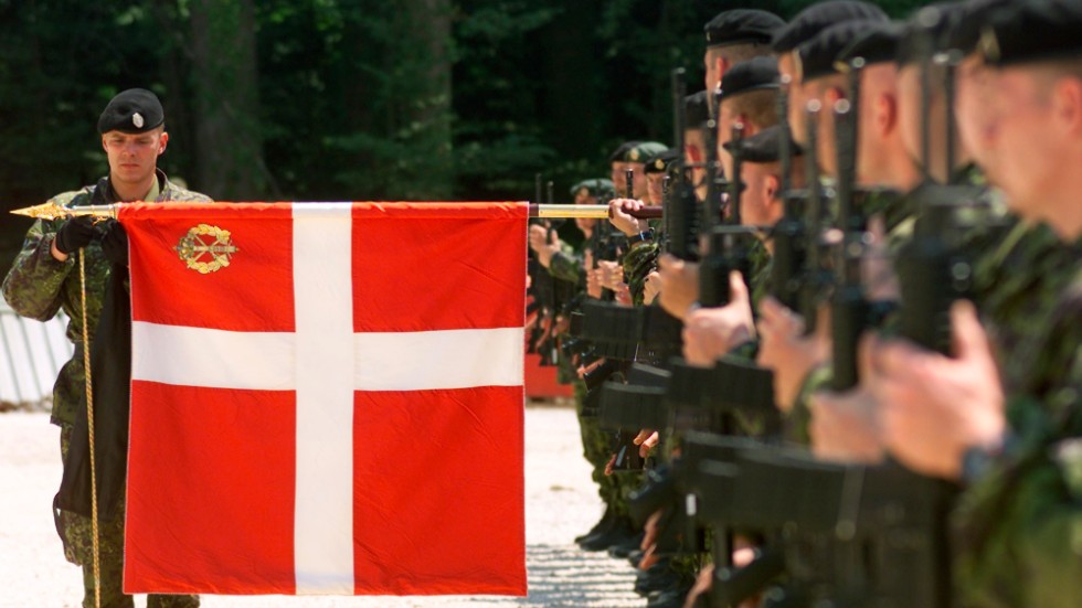 Danska soldater på rad när Danmark sommaren 2003 avslutade sin delaktighet i den Natoledda fredsbevarande insatsen i Bosnien-Hercegovina. Arkivbild.