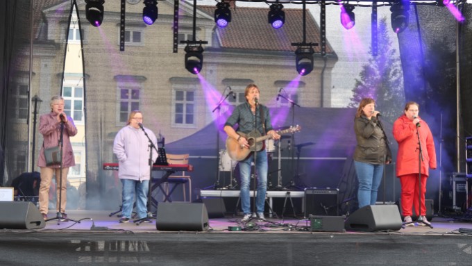 Festivalen På Stora Torget Drog Stor Publik • Hedersutmärkelser Och