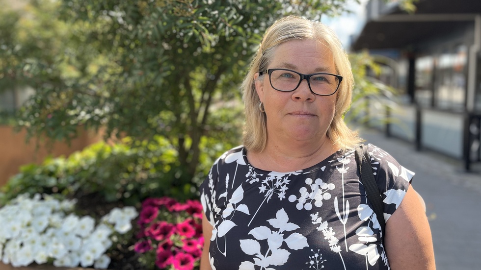 Anette Bergström, 57 år, tycker att det finns mycket fint med att bo i Hultsfred. Närheten till affärer och naturen med både sommar- och vinternöjen. Kommunkassan tycker hon är en av de sämre sakerna: "Jag jobbar inom förskolan och det märks att det dras in på saker och att vi måste hålla igen ekonomiskt", säger hon.