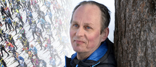 Mikael Niemi på startlinjen: "Borde skriva en dikt om Vasaloppet"