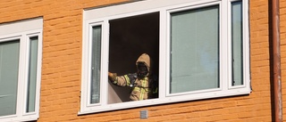 Lägenhetsbrand i Gränby – räddningstjänst rökdykte