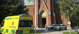 Evakuerade samlas i kyrkan: "Många frågor"