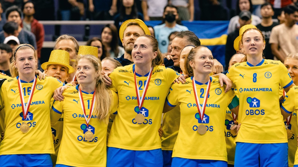 Sverige tog VM-guld i söndags efter finalseger mot Finland. I laget fanns Endre-stjärnan Ellen Bäckstedt (längst till vänster).