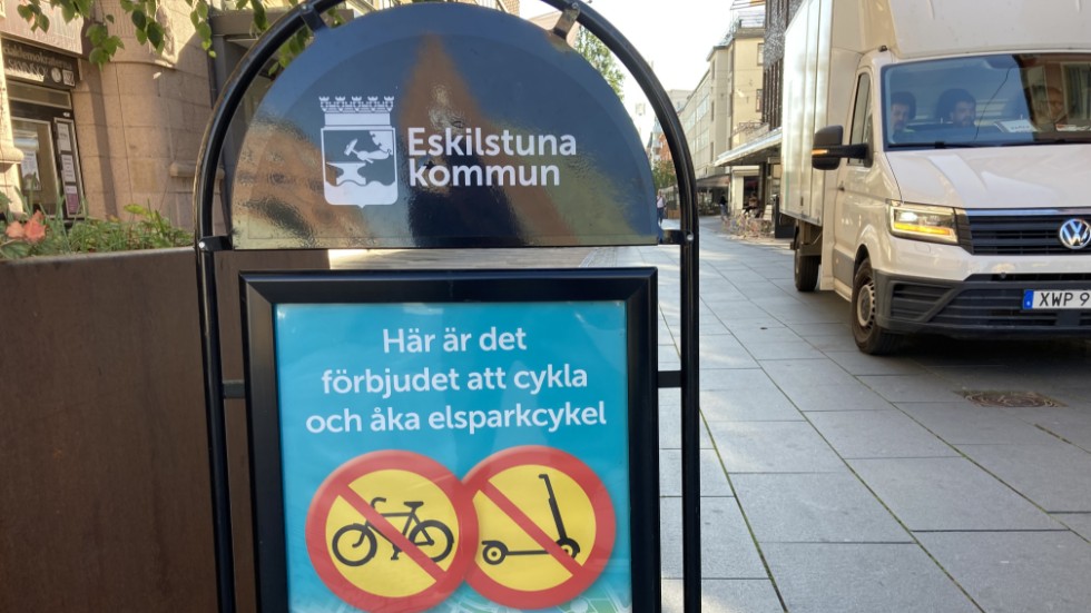 Signaturen Cyklist vill ha en cykelbana i mitten av gågatan.