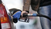 Nu sänker regeringen skatten på bensin och diesel