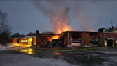 Kraftig brand i brandstation utanför Umeå: ”Totalbrand”