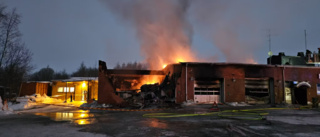 Kraftig brand i brandstation utanför Umeå: ”Totalbrand”