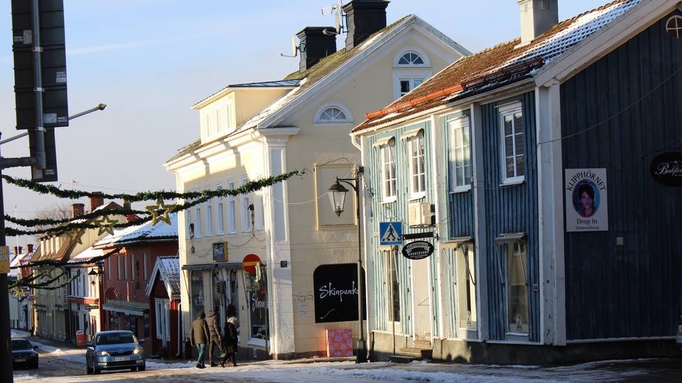 Nu ska julbelysningen plockas ned på Storgatan i Vimmerby.
