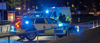 Polis spärrade av Drottningbron i Linköping