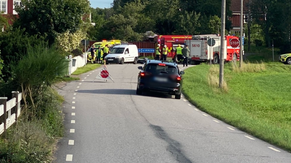 Olyckan har skett i Grönhult, i en trevägskorsning, längs vägen mellan Blackstad och Toverum.