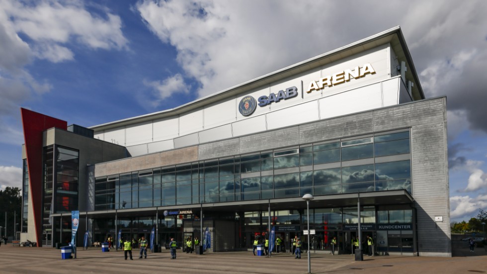 Saab arena behåller arenanamnet minst tre år till.