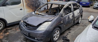 Flera bilar skadade efter bilbrand i Eriksberg