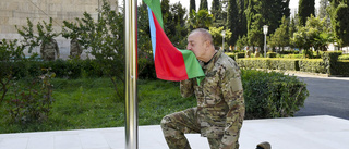 Azerbajdzjans flagga hissad i Nagorno-Karabach