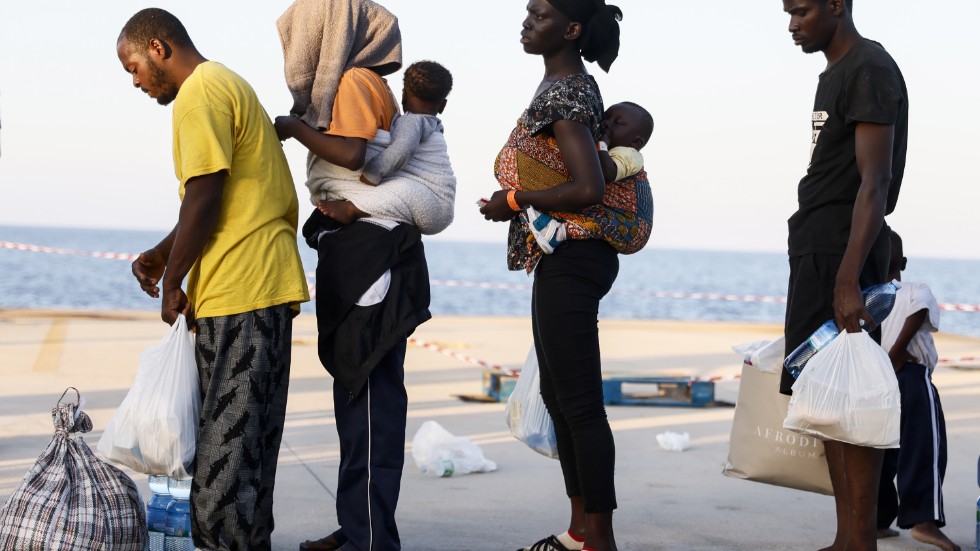 Migranter som anlänt till den syditalienska ön Lampedusa, fotograferade i fredags.