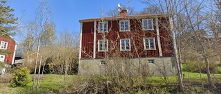 54-åring ny ägare till stor villa i Hälleforsnäs - 930 000 kronor blev priset