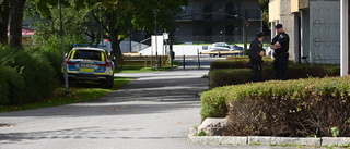 Poliser på plats i Hageby på tisdagslunchen