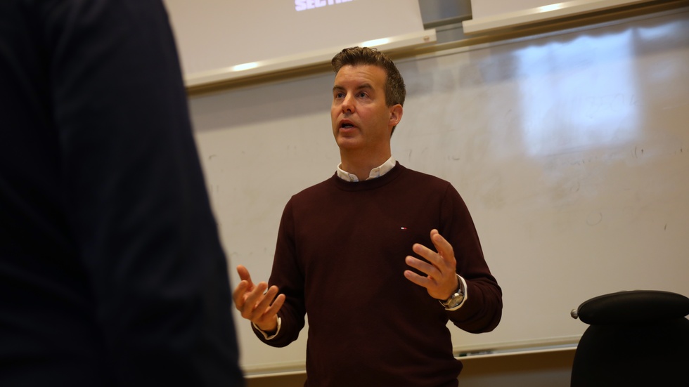 "Det handlar inte om att några ska bli av med jobbet, eftersom det bara finns 71 bröstradiologer i hela Sverige", säger Oscar Larsson från Sectra om ny AI-teknik som kan hjälpa till att upptäcka bröstcancer.